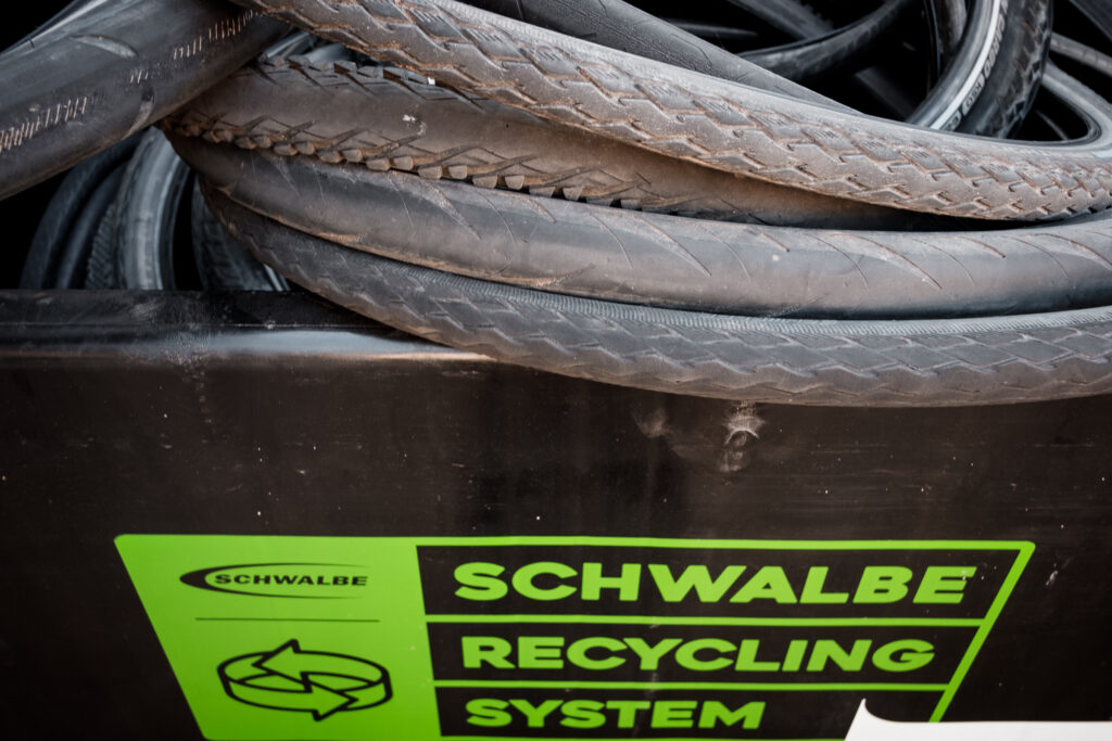 Altreifencontainer des Schwalbe Recycling Systems.